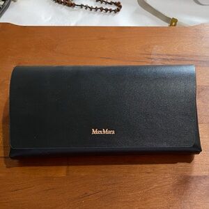 MaxMara Sunglass Case. New. Pink Gold Writing on Black Faux Leather. Magnetic